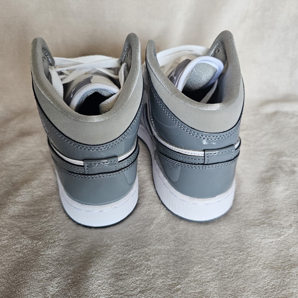Jordan Kids Sneakers in Gray and White - Picture 4 of 6